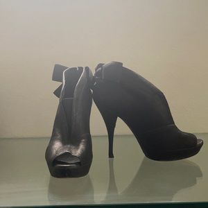 Used - Vera Wang - Black Leather Open Toe Bootie With Heel Bow - Size 8